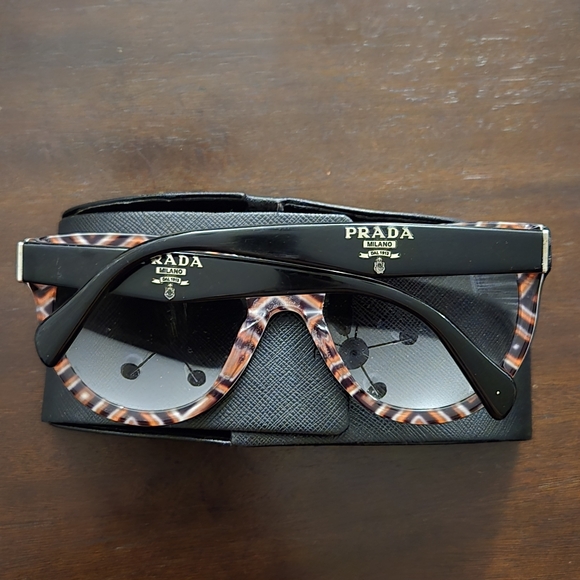 Prada Black Women's Sunglasses - Picture 3 of 7